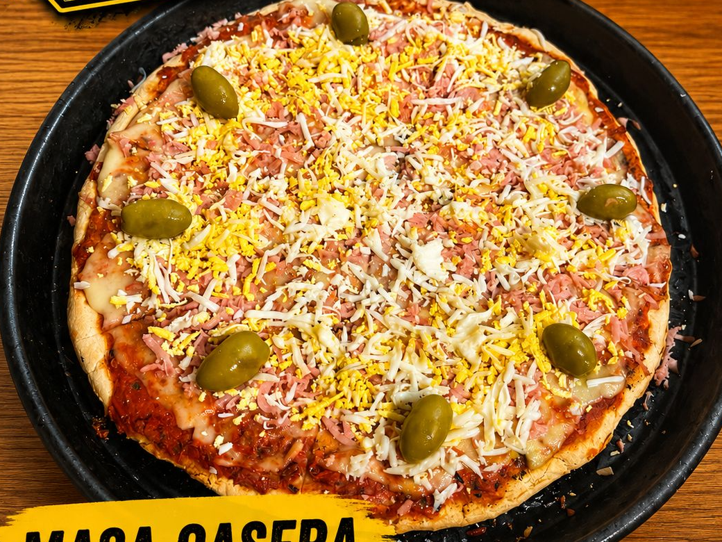 Pizza con huevo y jamon