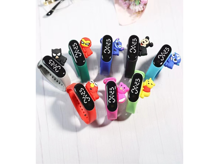 RELOJ DIGITAL CON MUÑEQUITOS (Código: WH-2)