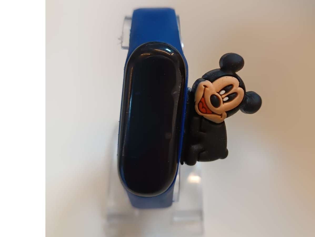 RELOJ DIGITAL CON MUÑEQUITOS   (Código: WH-2)
