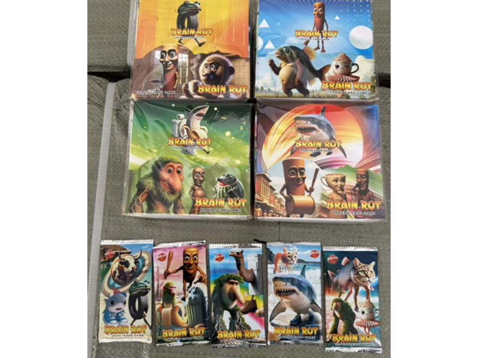 DISPLAY CON 36 SOBRES DE FIGURAS DE TRALALEROS "SORPRESA" (precio por display de 36 sobres)