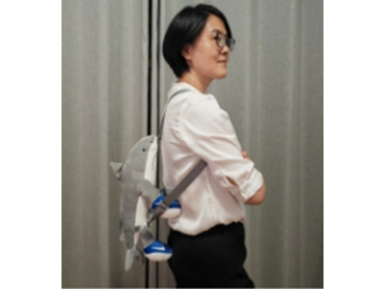 MOCHILA TIBURÓN GRANDE 45 cm con Luz y música Tralalera