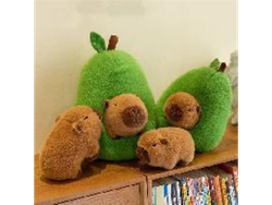 CAPYBARA CON SU PALTA CASITA DE 45 CM