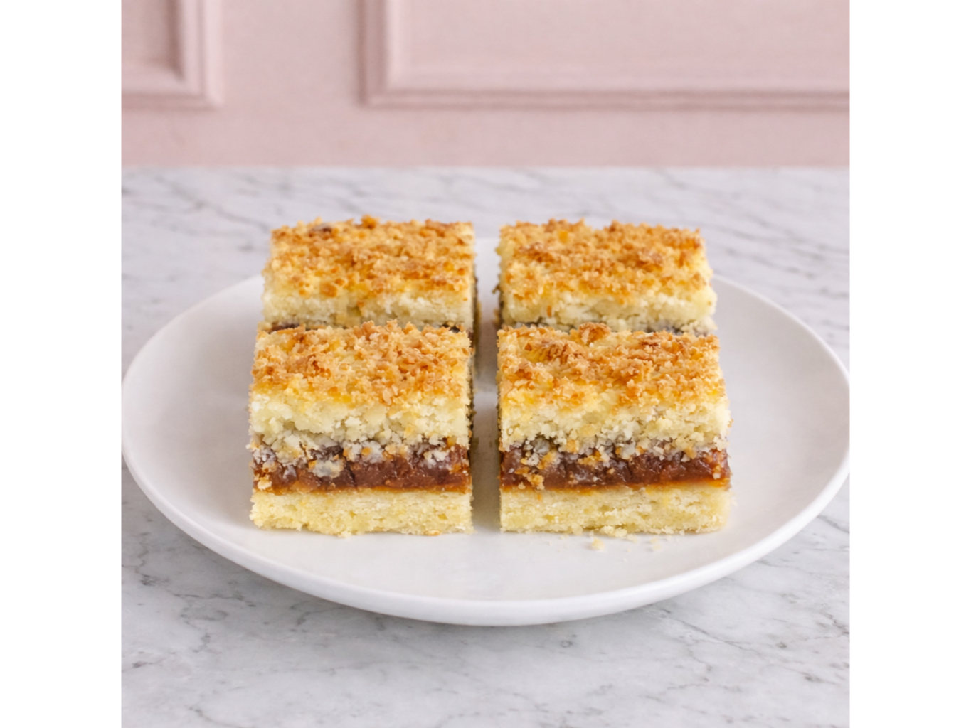 Cuadrado de coco y dulce de leche