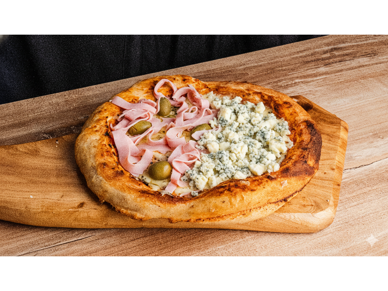 PIZZA MITAD JAMÓN - MITAD QUESO AZÚL