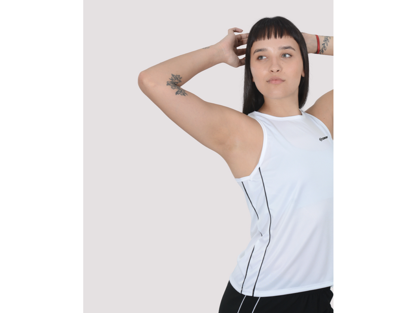 MUSCULOSA CERRADA POLIESTER LISO