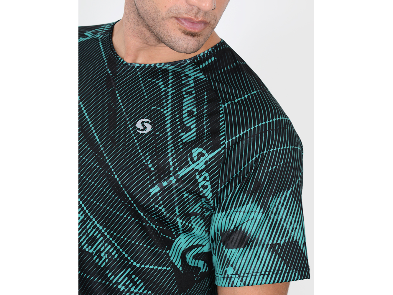 REMERA ENTALLADA POLIESTER ESTAMPADO