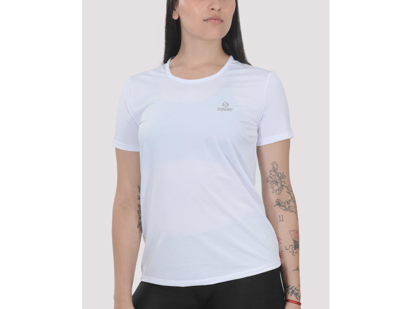 REMERA DAMA CLÁSICA POLIESTER CALADO