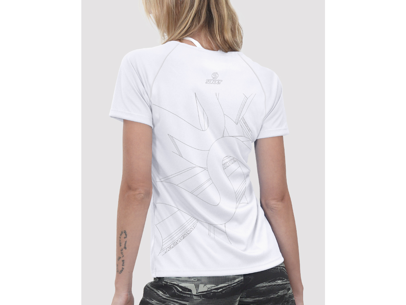 REMERA DAMA CLÁSICA PIQUE ULTRALIVIANO