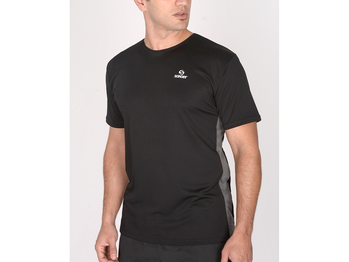 REMERA ENTALLADA POLIESTER NEODRY
