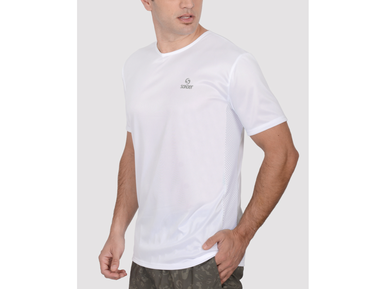 REMERA ENTALLADA POLIESTER LIVIANO (Copia)