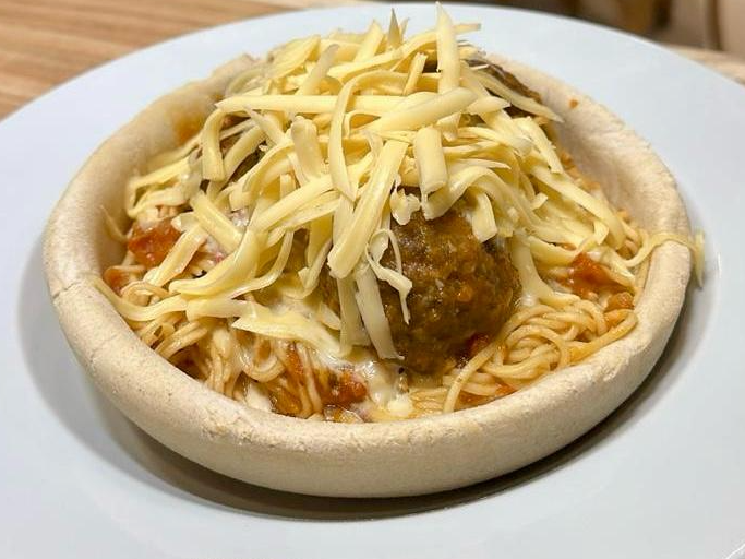 Tallarines con albóndigas