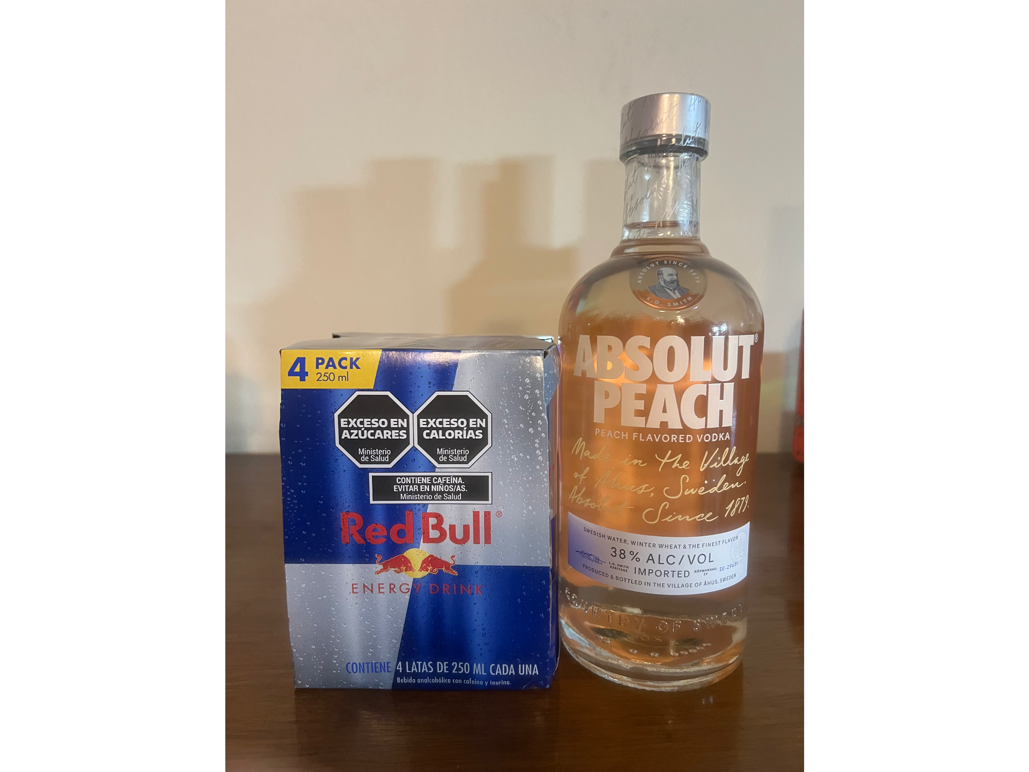 ABSOLUT ( Wild Berri/Citron/Mandrin/Mango)+ 4 RED BULL 250ml