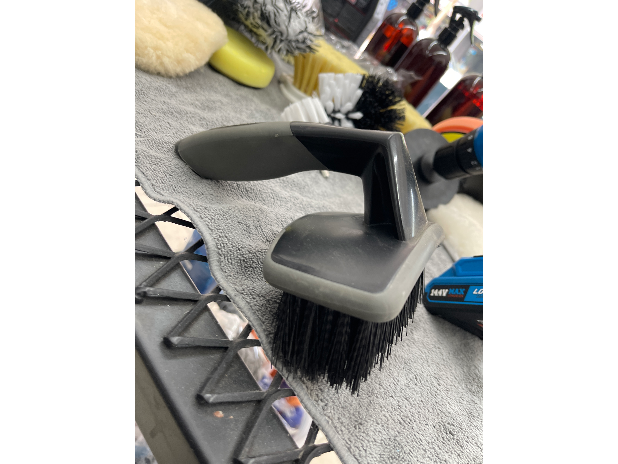 Cepillo para ruedas y guardabarros