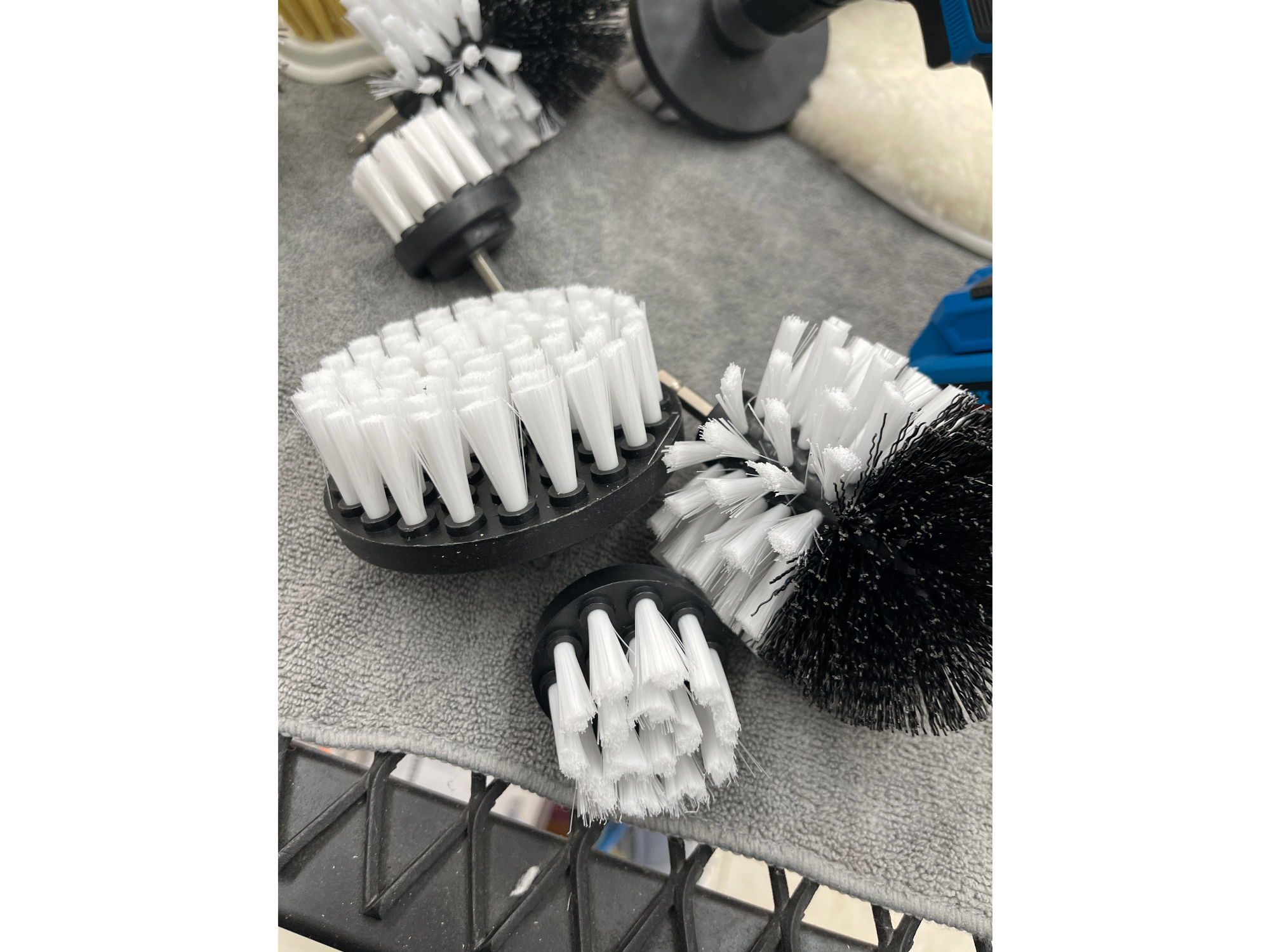 Kit x 3 cepillos para limpieza de tapizados suaves