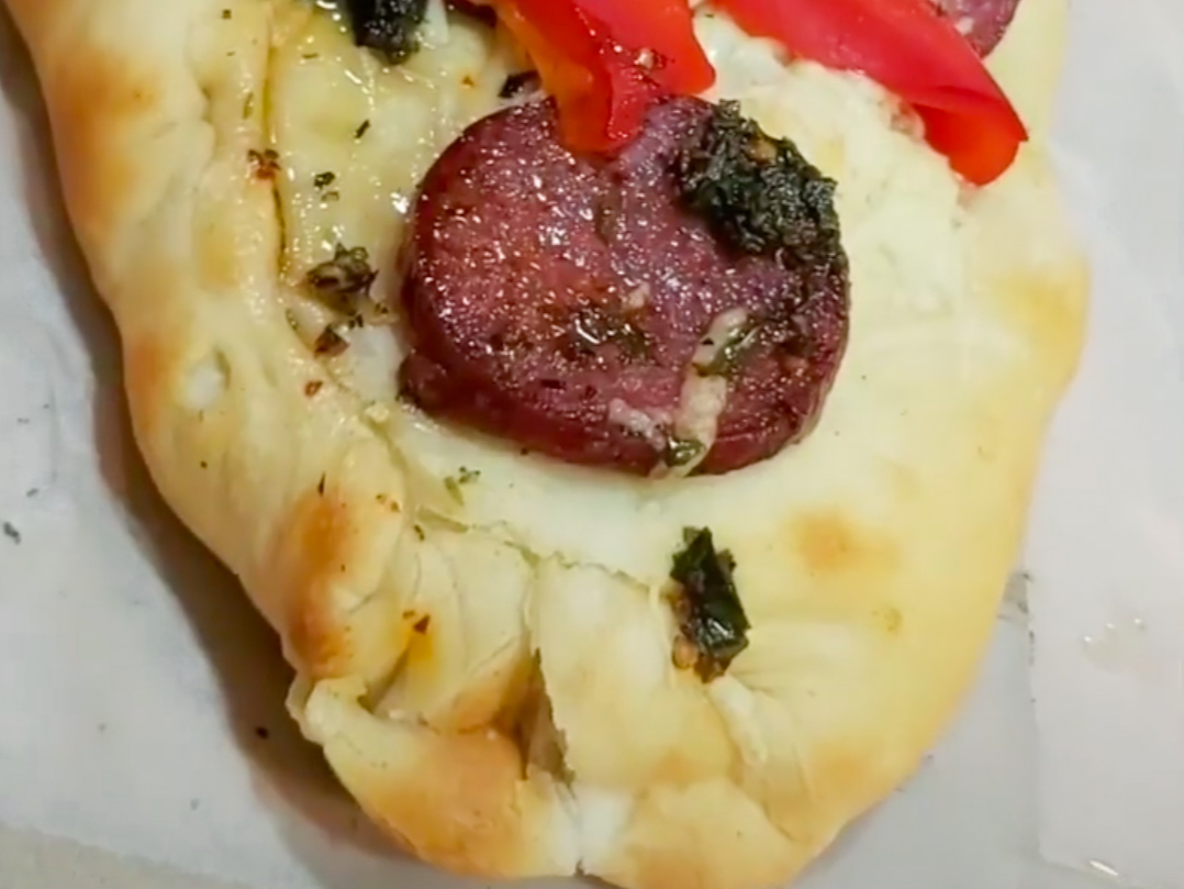 Calzone de Calabresa de Tomatitos Riestra