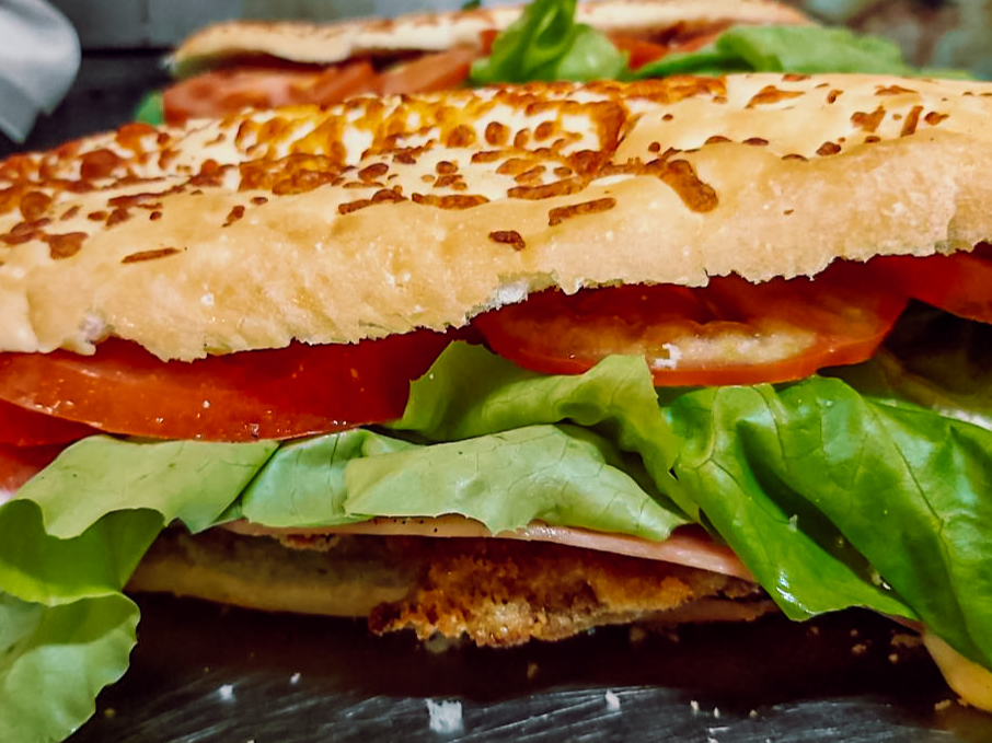 Sandwich de Lechuga, Tomate, Jamon y Queso (completo) Para compartir