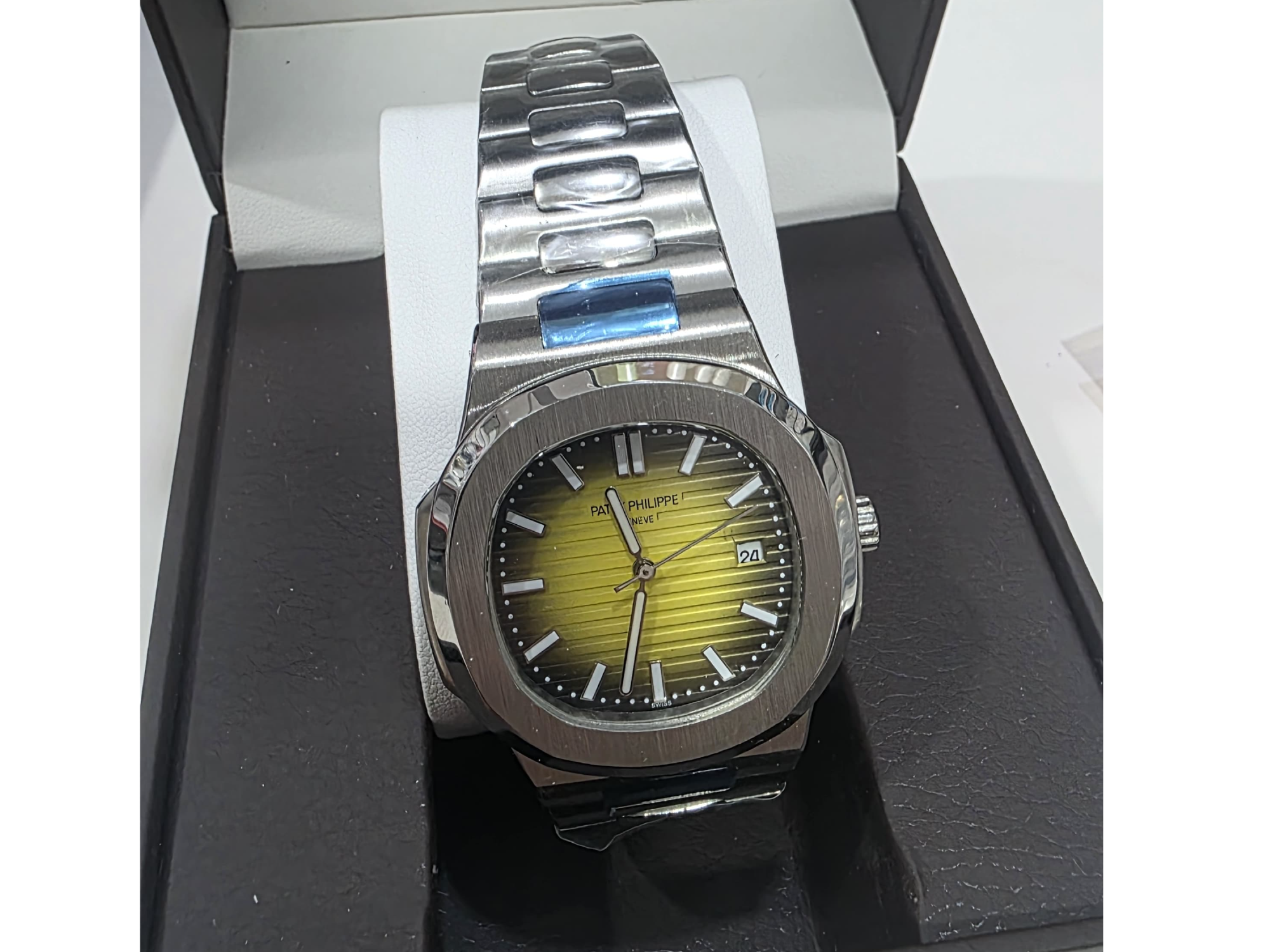 Nautilus plateado con amarillo en degrade