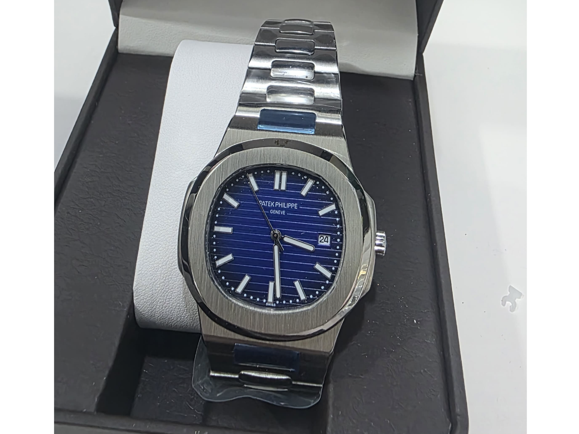 Nautilus plateado con azul