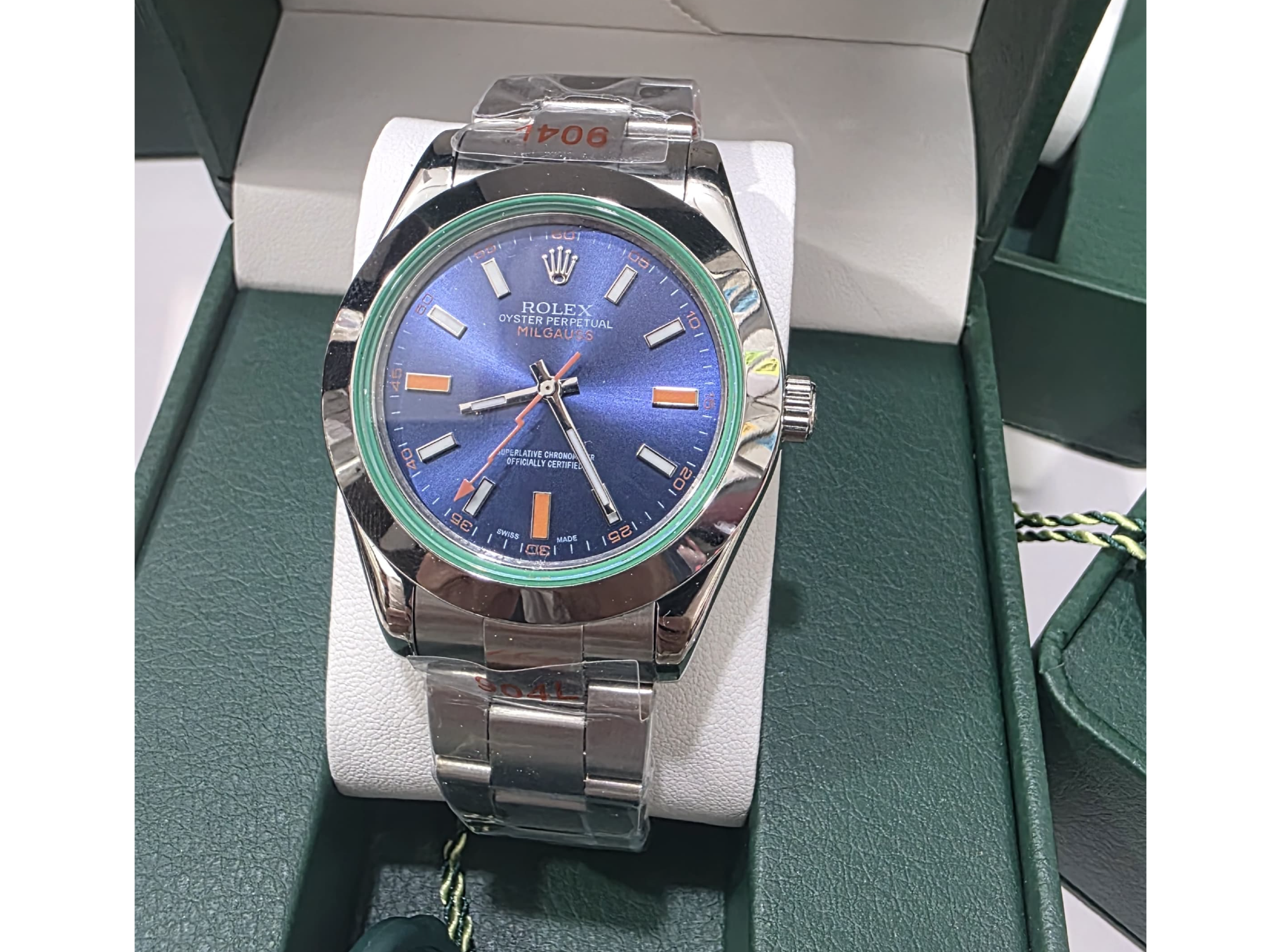 Milgauss plateado con azul y verde
