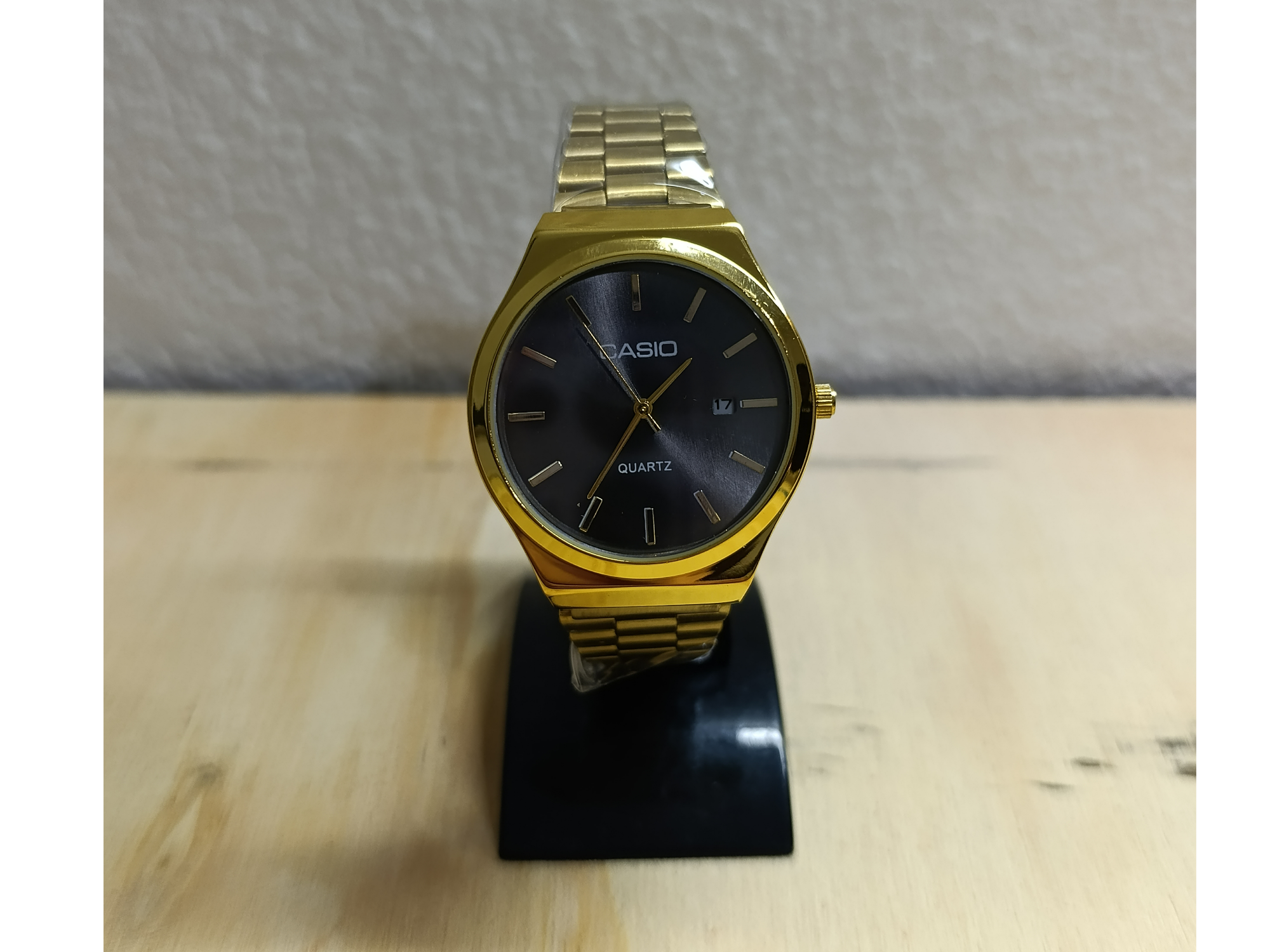 Redondo dorado con negro