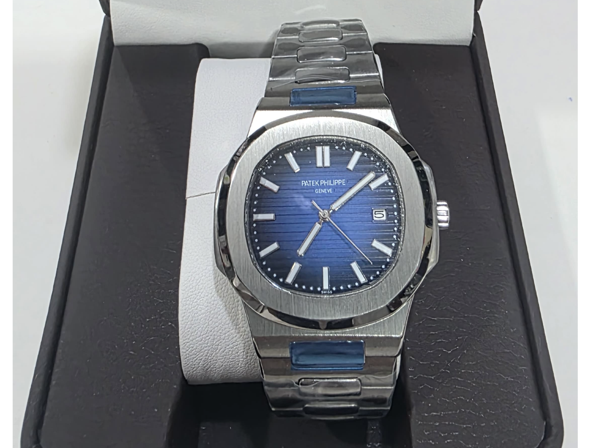 Nautilus plateado con azul en degrade