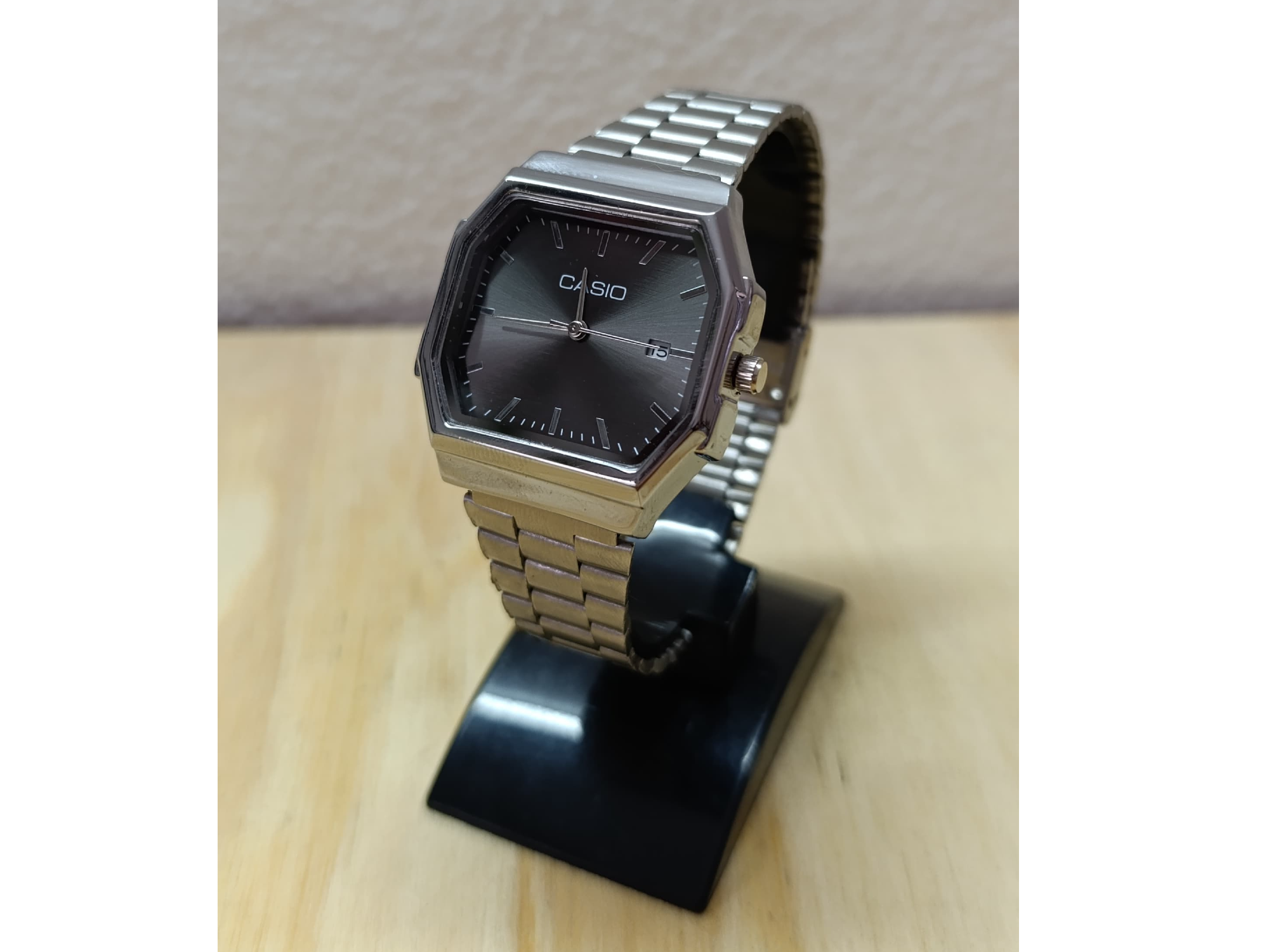 Square plateado con negro