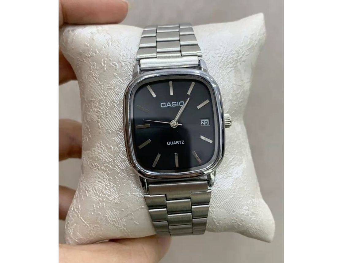 Cuadrado plateado con negro