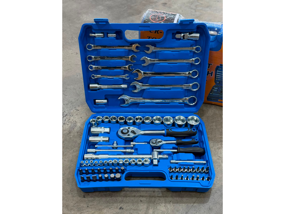 JUEGO DE LLAVE TUBO Y CRIQUET 82 PIEZAS
