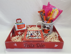 TAZA CERAMICA C/BANDEJA-SAQUITERO-CAJA CON GOLOSINAS