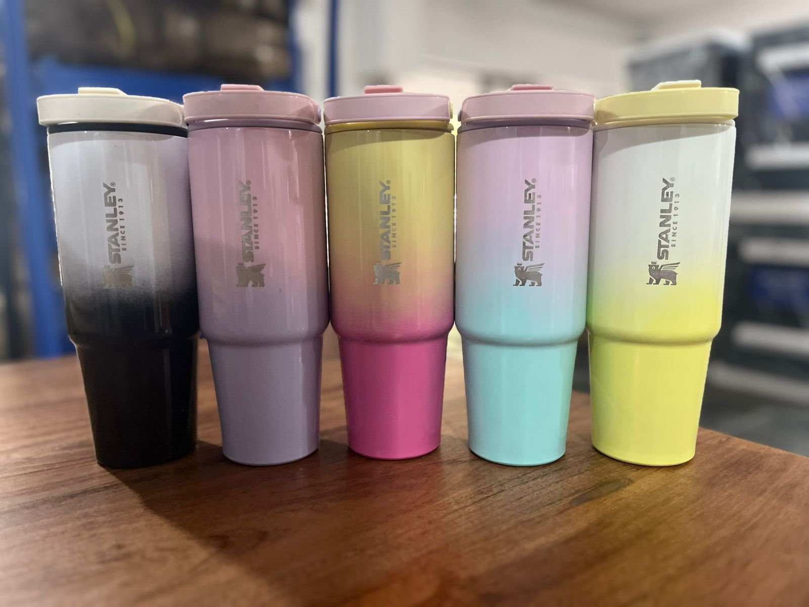 VASO TÉRMICO CON MANIJA Y PICO  SEBADOR 900CC