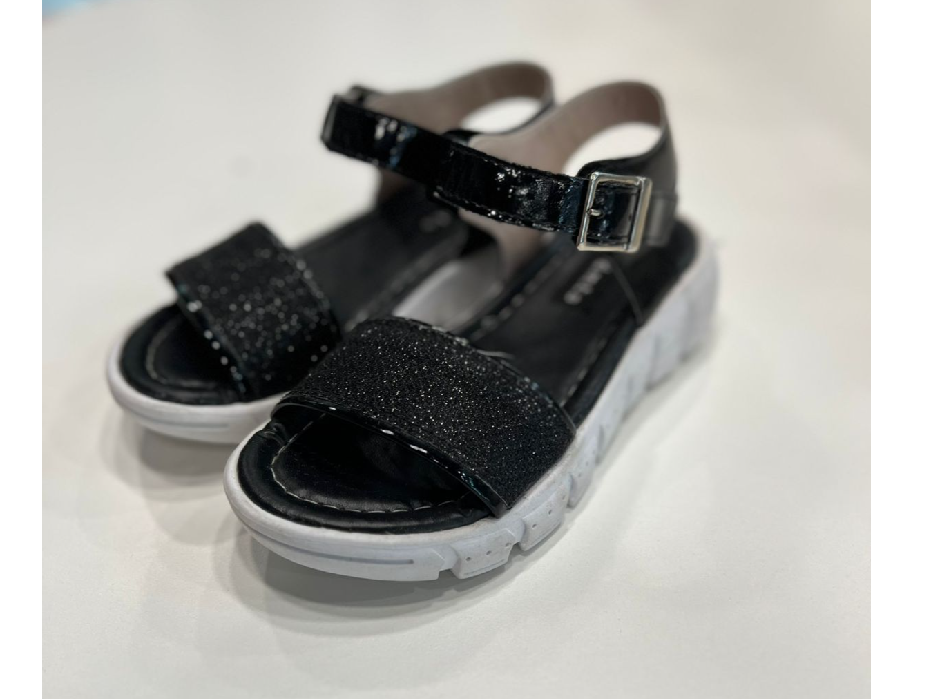 Sandalia con Brillitos de Nena