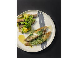 Pescado al ajillo + Guarnición a elección