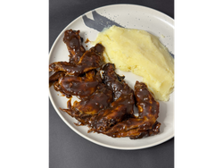 Alitas BBQ (300 g) + Guarnición a elección