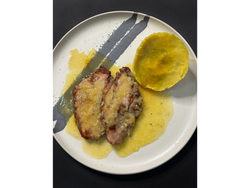 Bondiola en salsa de naranja + Guarnición a elección