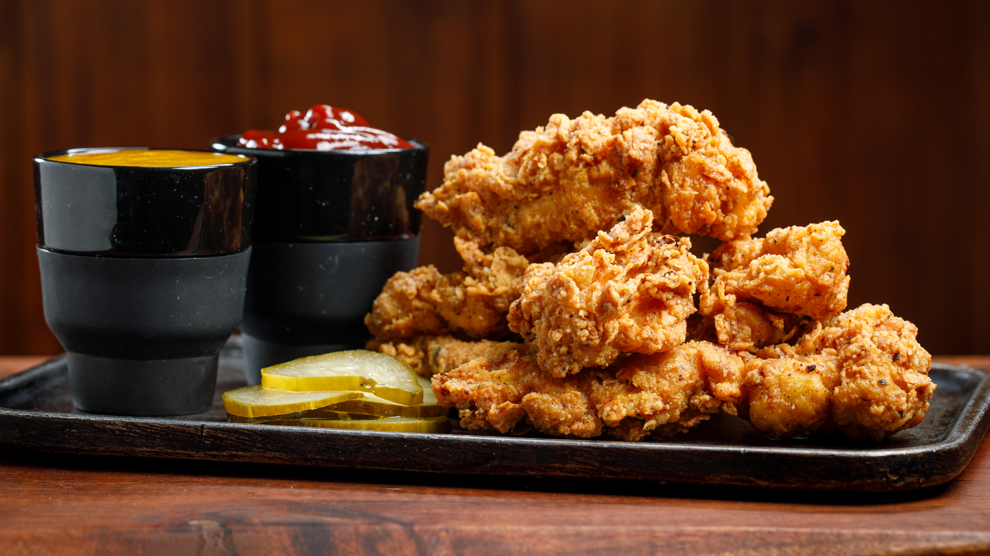 Chicken fingers con papas fritas
