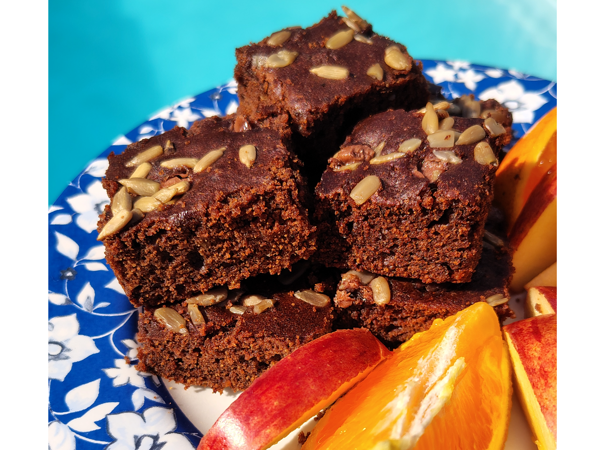 Brownies de cacao, girasol y chips