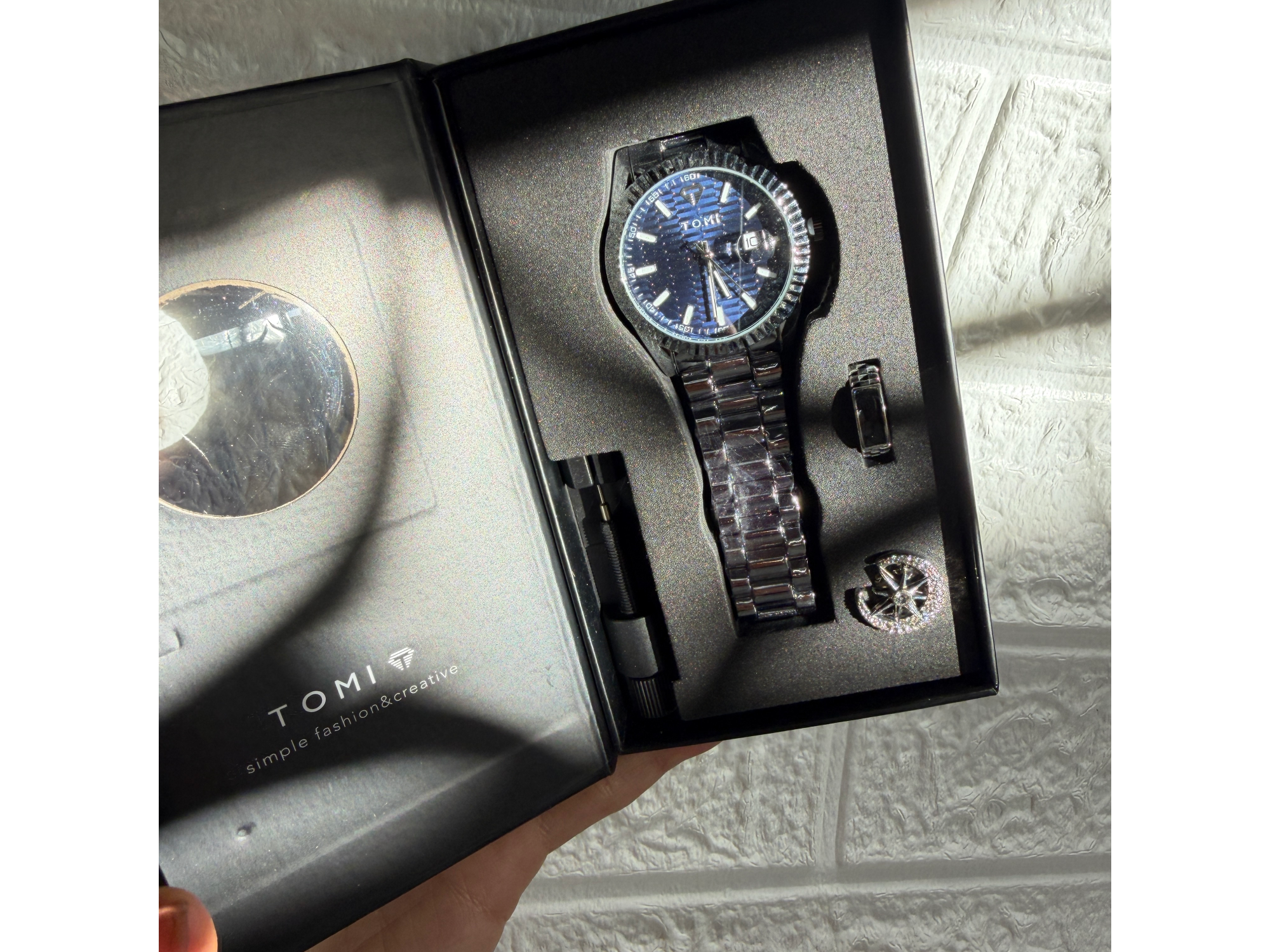 Combo reloj Tomy modelo tornillo
