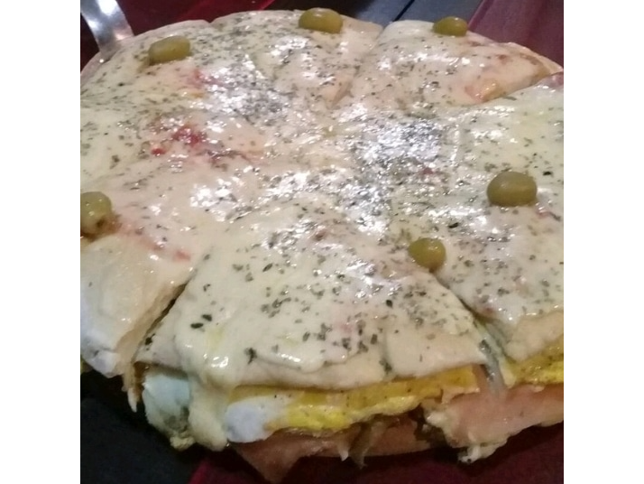 1 PIZZA-LOMO + FRITAS + PRITY DE 1LTS