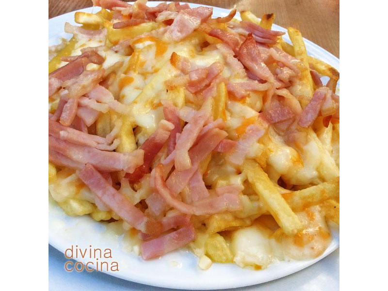 PAPAS FRITAS CON  JAMON QUESO Y HUEVO