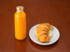 JUGO NATURAL Y CROISSANT DE JAMON Y QUESO