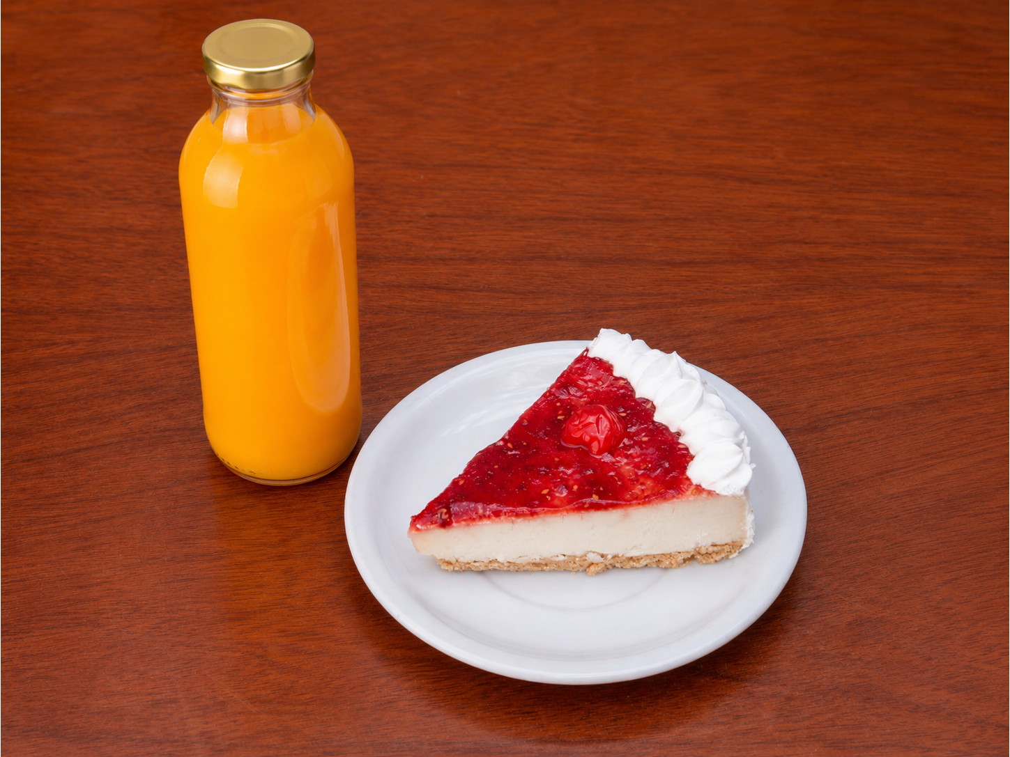 JUGO NATURAL Y PORCION DE TORTA