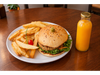 HAMBURGUESA, GUARNICION Y BEBIDA. LISTO PARA COMER