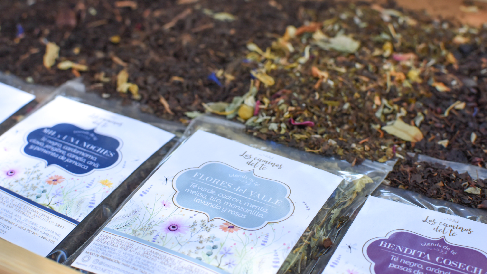 Yuyitos y té en hebras