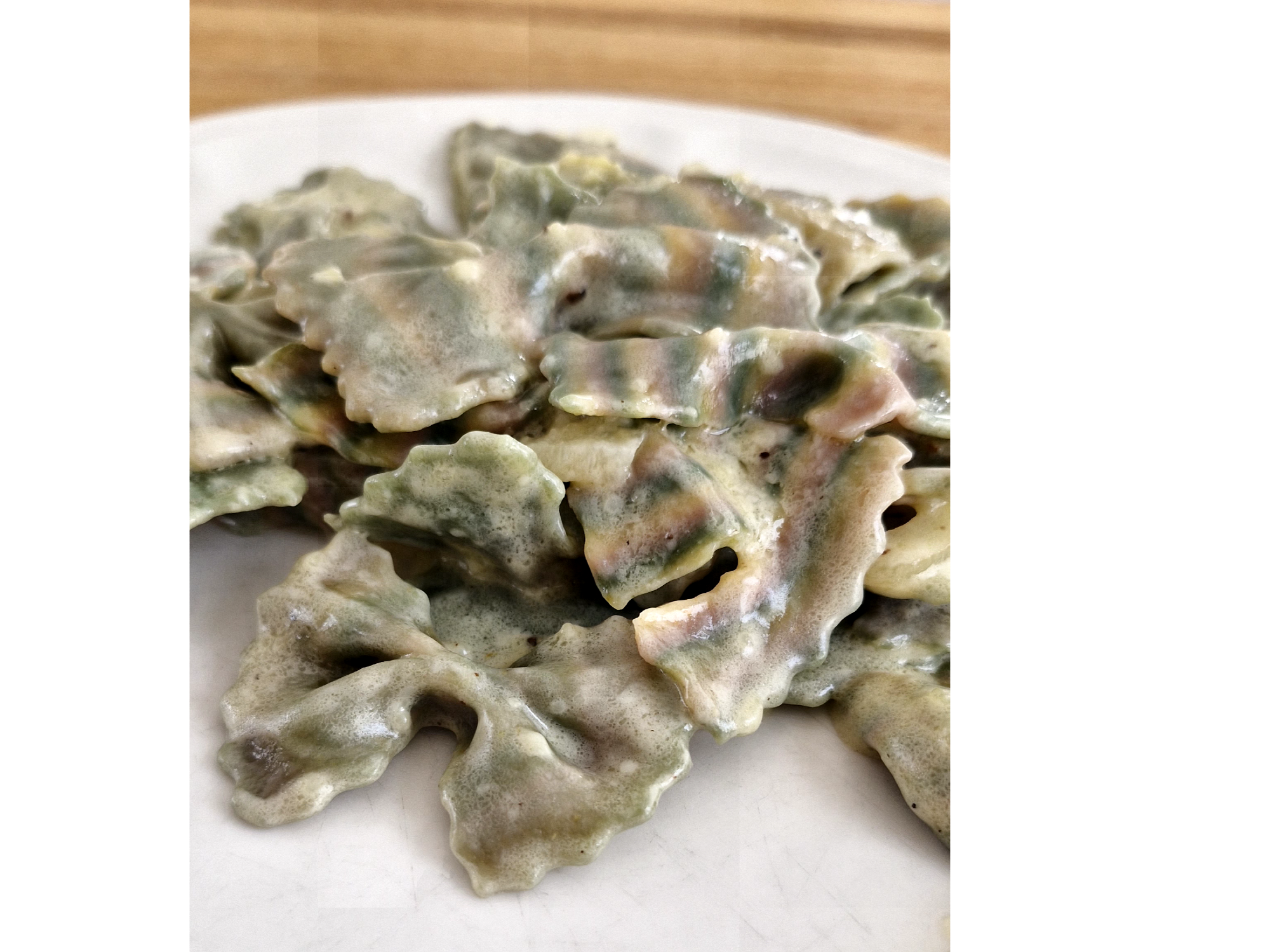 Alicia, Farfalle tricolor
