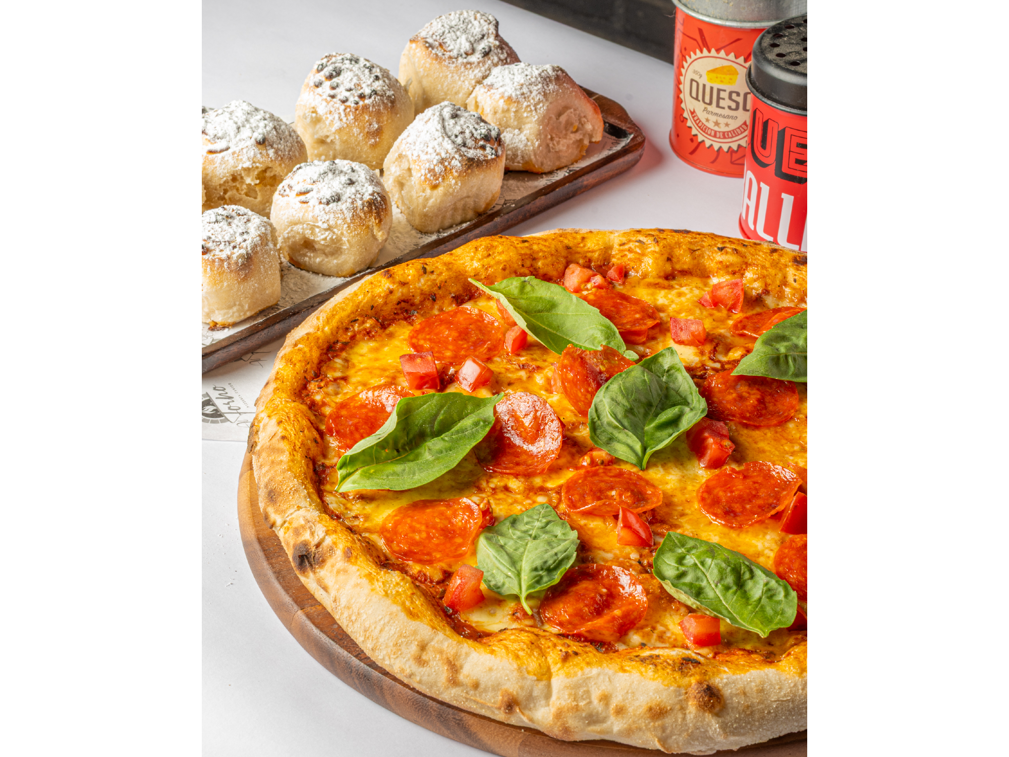 1 Pizza Familiar Clásica +  Rolls de Manjar