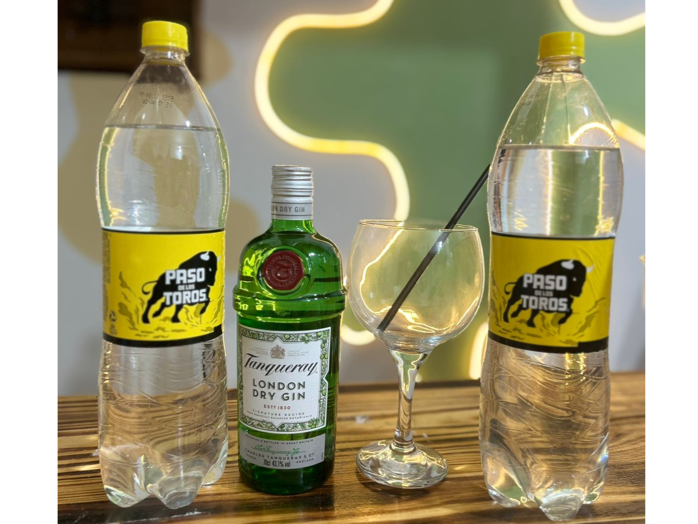 TANQUERAY London Dry + 2 tónica Paso de los Toros