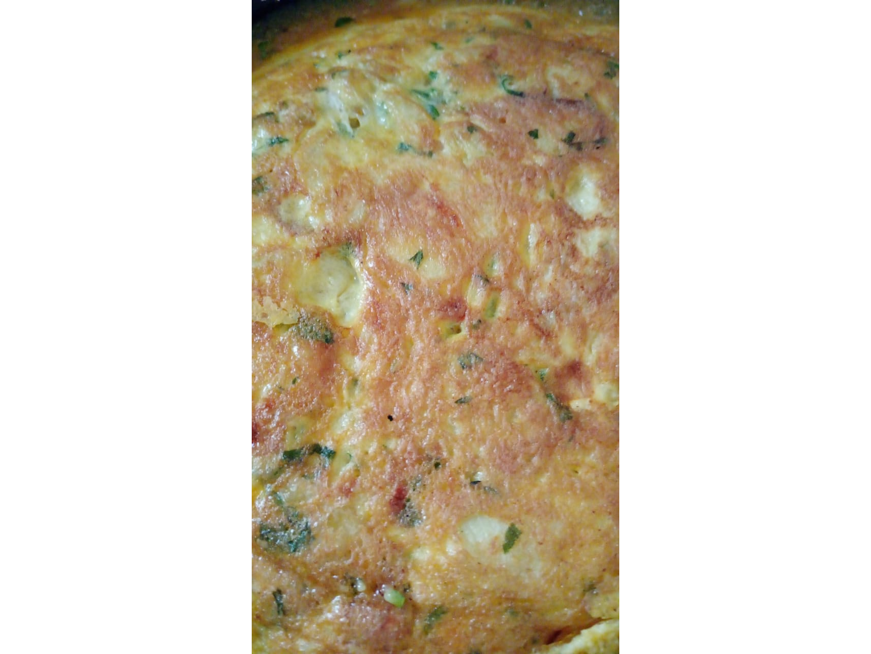 Tortilla de papa con ensalada de tomate
