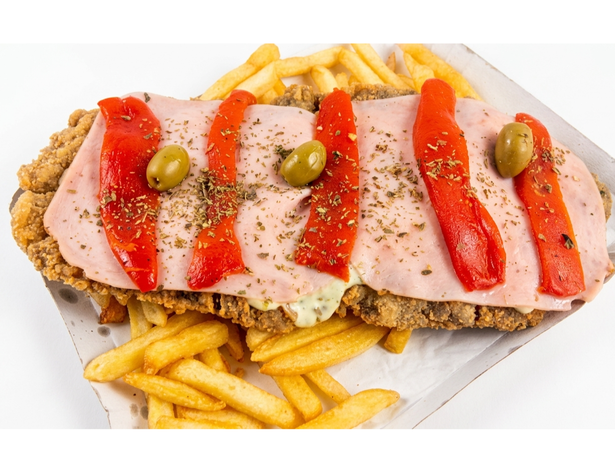 Milanesa con jamón y morrones
