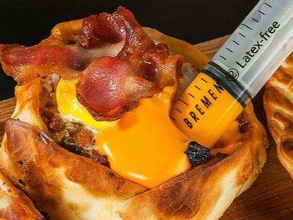 Canastita de carne, panceta, huevo frito y cheddar