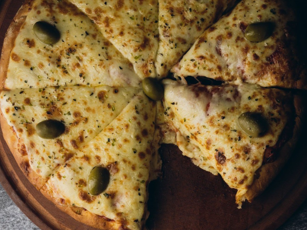 1 GDE DE MUZZARELLA + 4 EMPANADAS O CANASTITAS